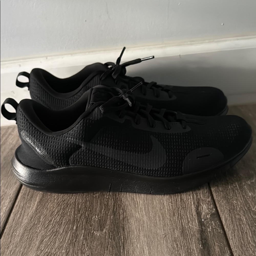 Nike Black Sneakers Lightweight Mesh Design